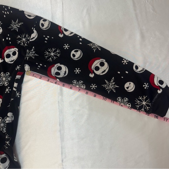 Disney Nightmare Before Christmas Soft Jack Santa Hat Snowflakes Skull Details - Picture 7 of 11